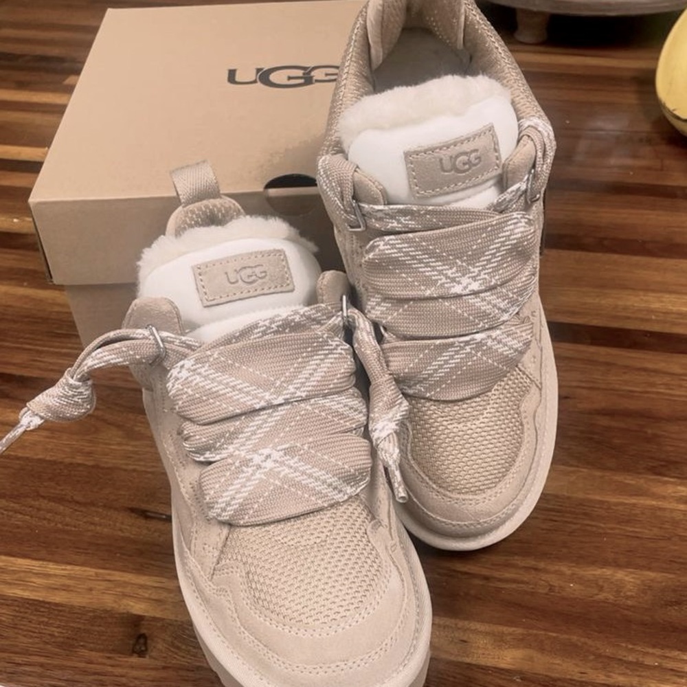 Ugg lowmel color is tan/ cream size 8 , second photo is how they look on :)